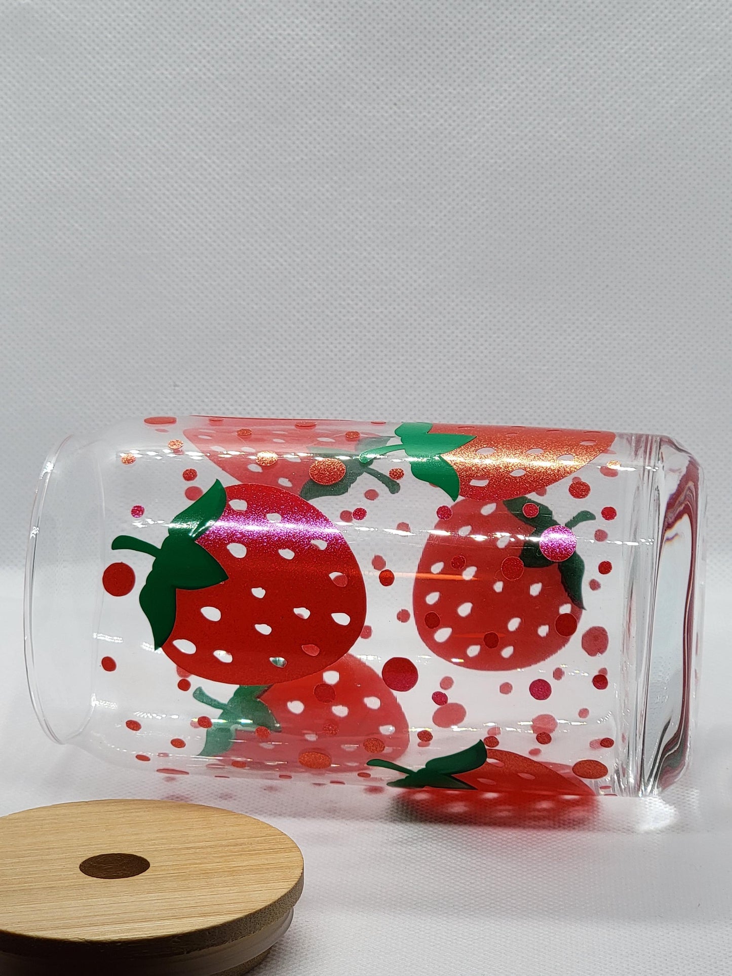 Strawberry 16 oz glass can